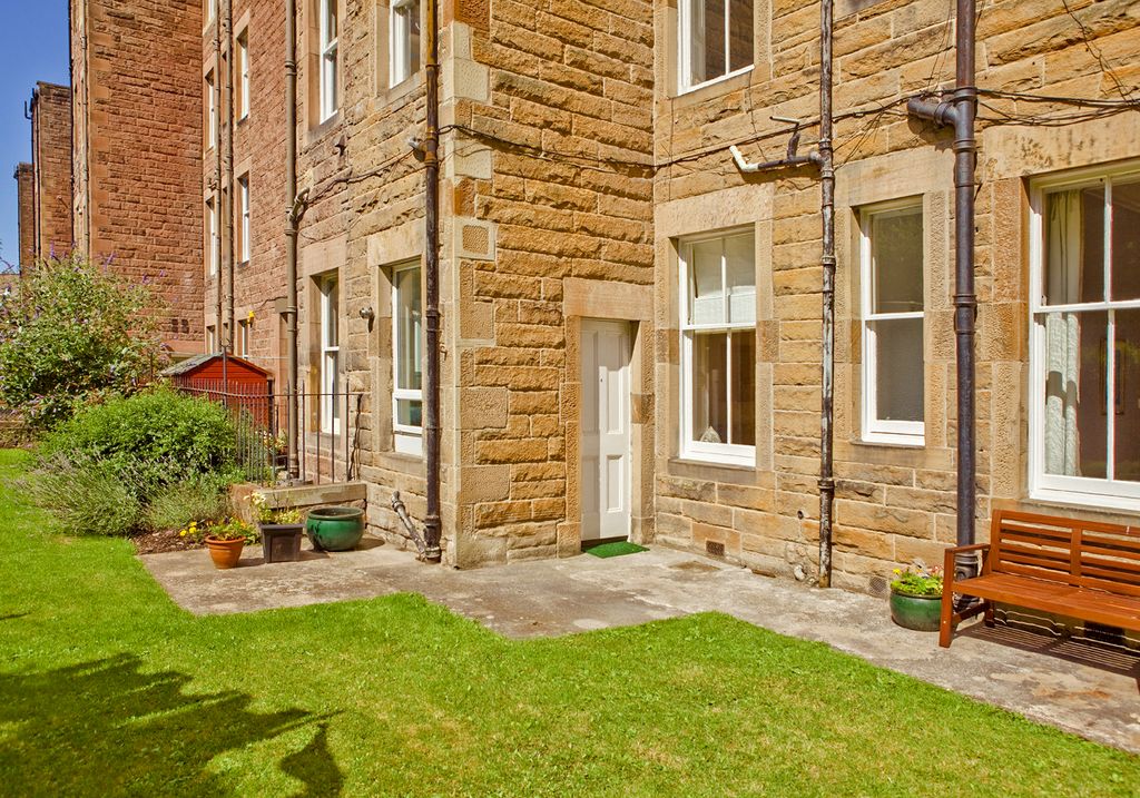 Bonnie Apartment Edinburgh Olivers Travels 4