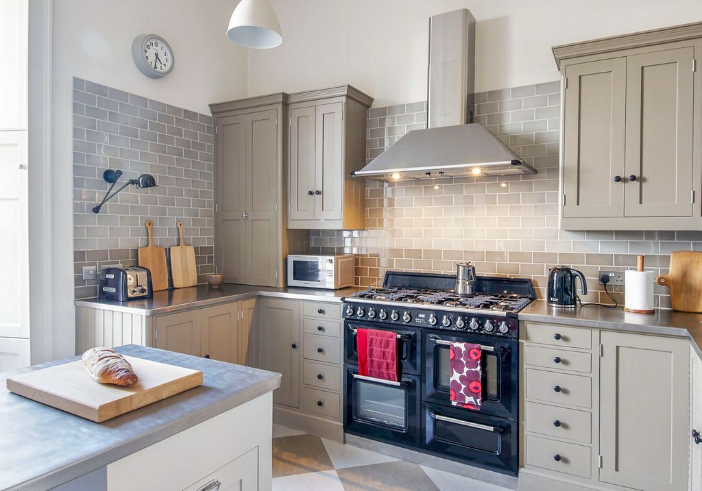 Knox Apartment Edinburgh Olivers Travels 3