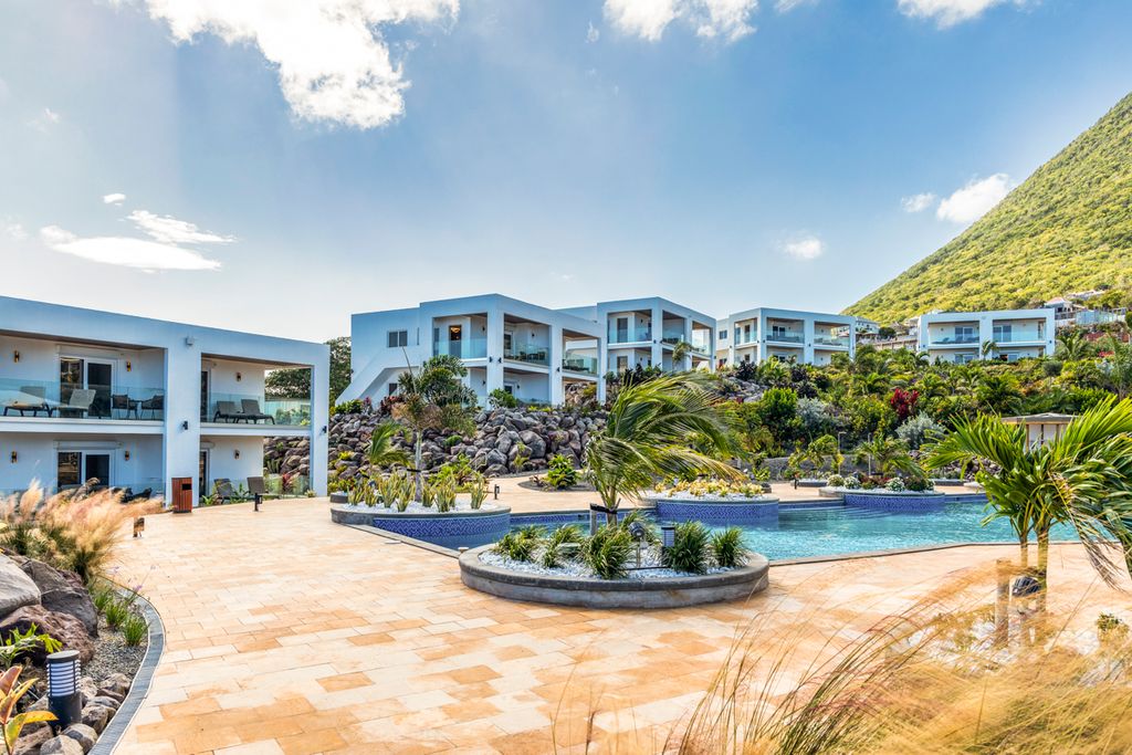Oranje Hill Suite Golden Rock Olivers Travels 5