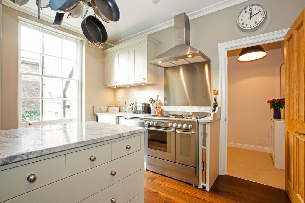 Sawyer House London Olivers Travels 3