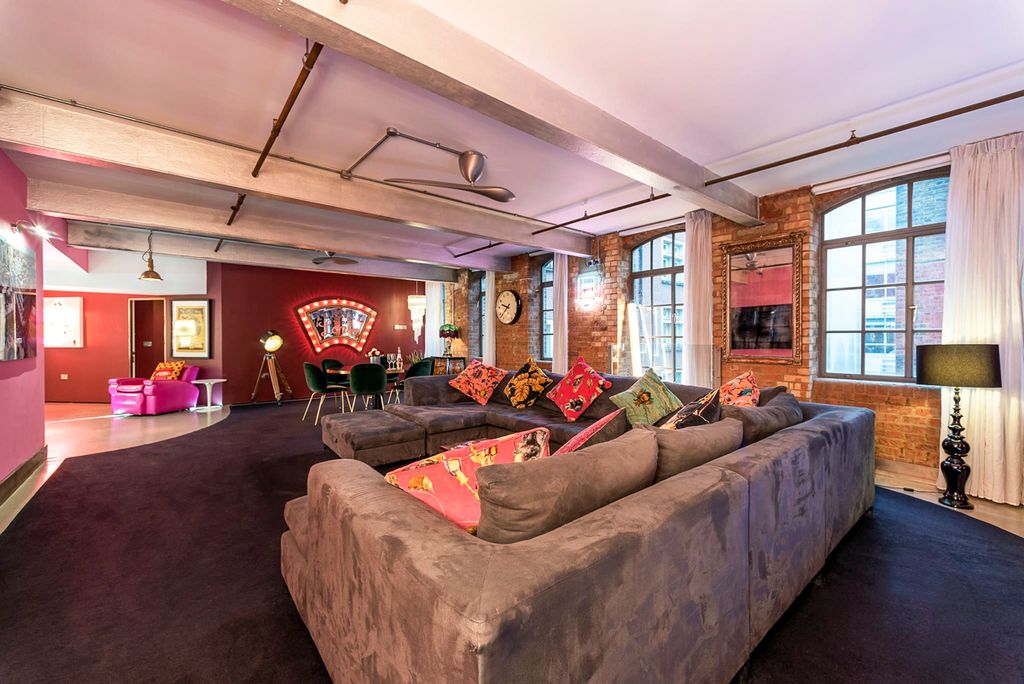 Kendall Loft London Olivers Travels 1