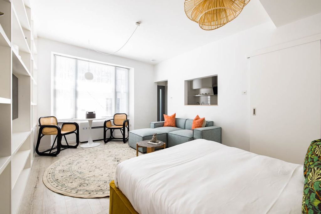 Huxley Studio London Olivers Travels 2