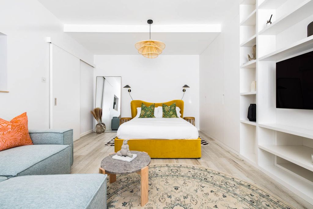 Huxley Studio London Olivers Travels 1