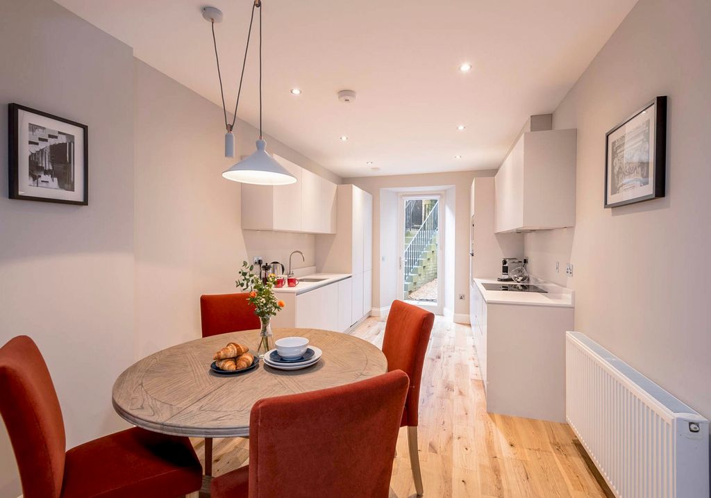 Logan Apartment Edinburgh Olivers Travels 4