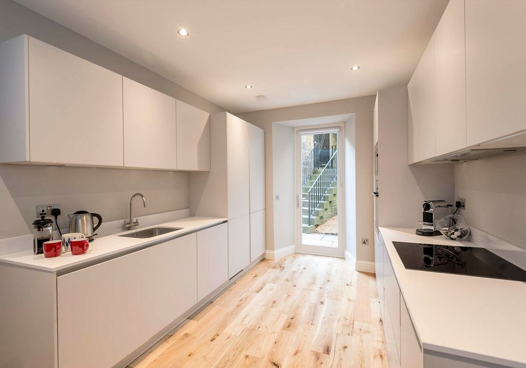 Logan Apartment Edinburgh Olivers Travels 5