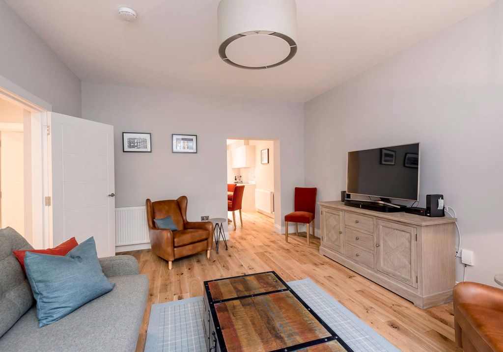 Logan Apartment Edinburgh Olivers Travels 2