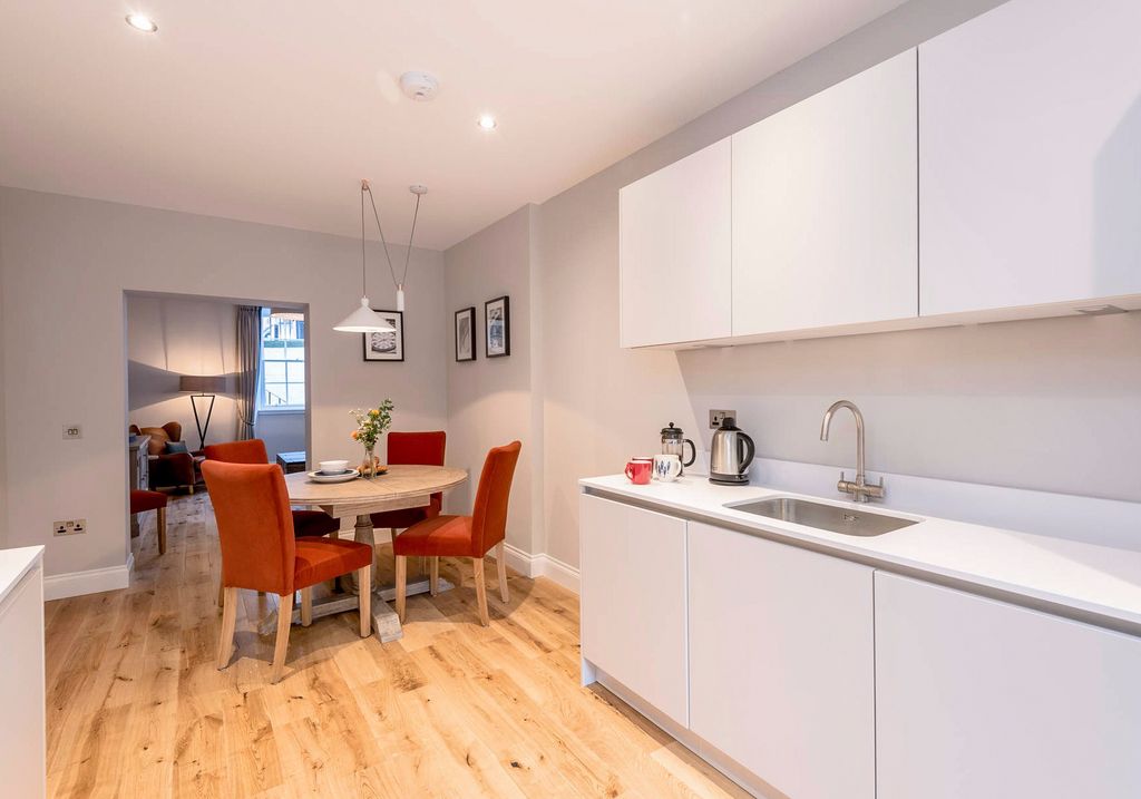 Logan Apartment Edinburgh Olivers Travels 3
