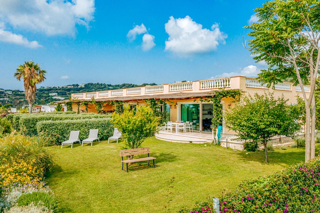 Villa Raul Ischia Olivers Travels 001