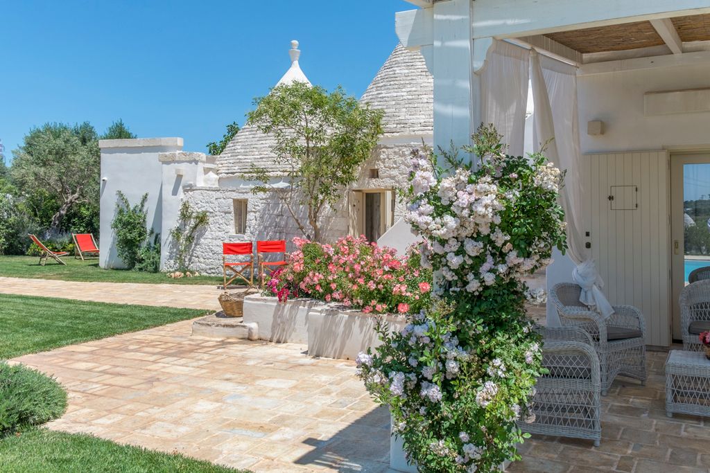 Italy Trulli la Pietrina Puglia Olivers Travels2 01