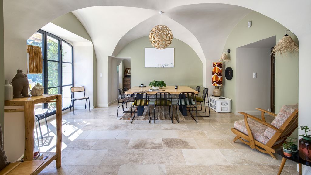 Le Puits Aux Souhaits Provence Olivers Travels 4