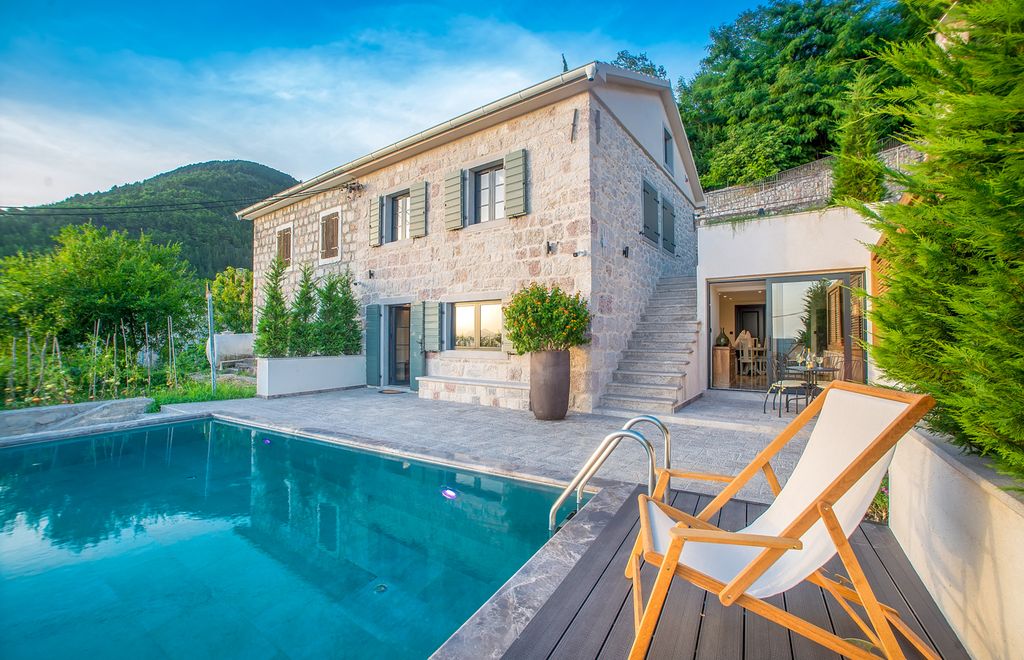 Villa Milonja Bay Of Kotor Mainland Olivers Travels 1