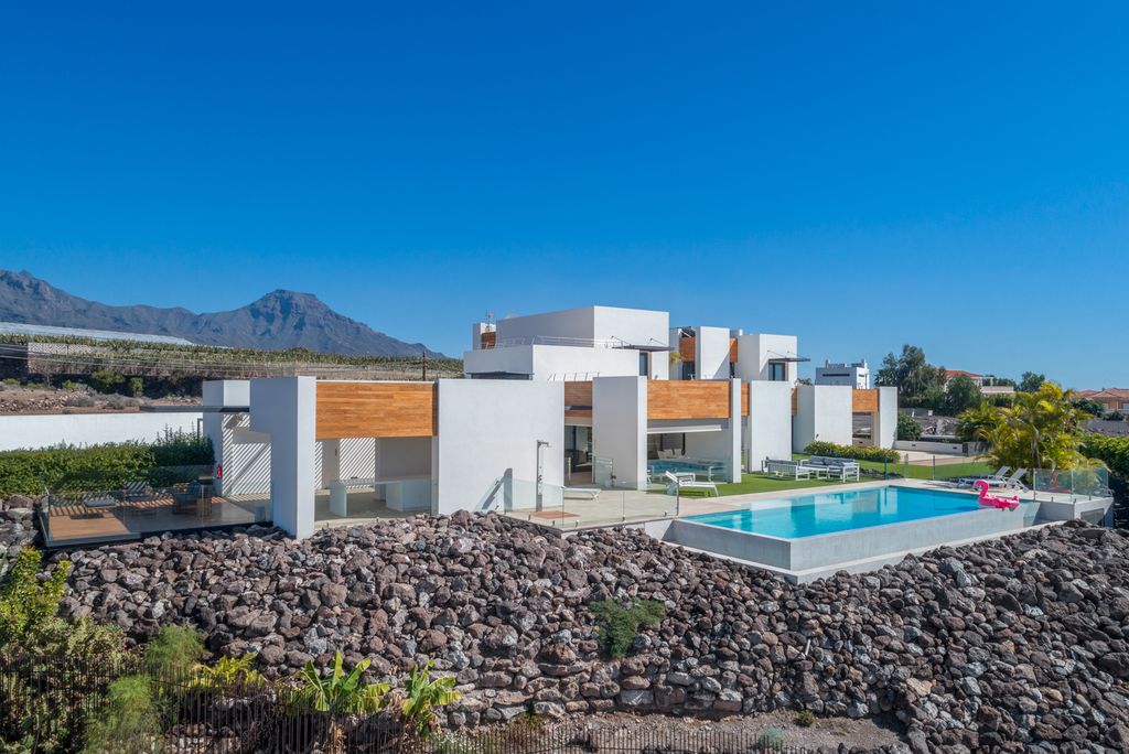 Tenerife Playita Lux Tenerife Olivers Travels 01