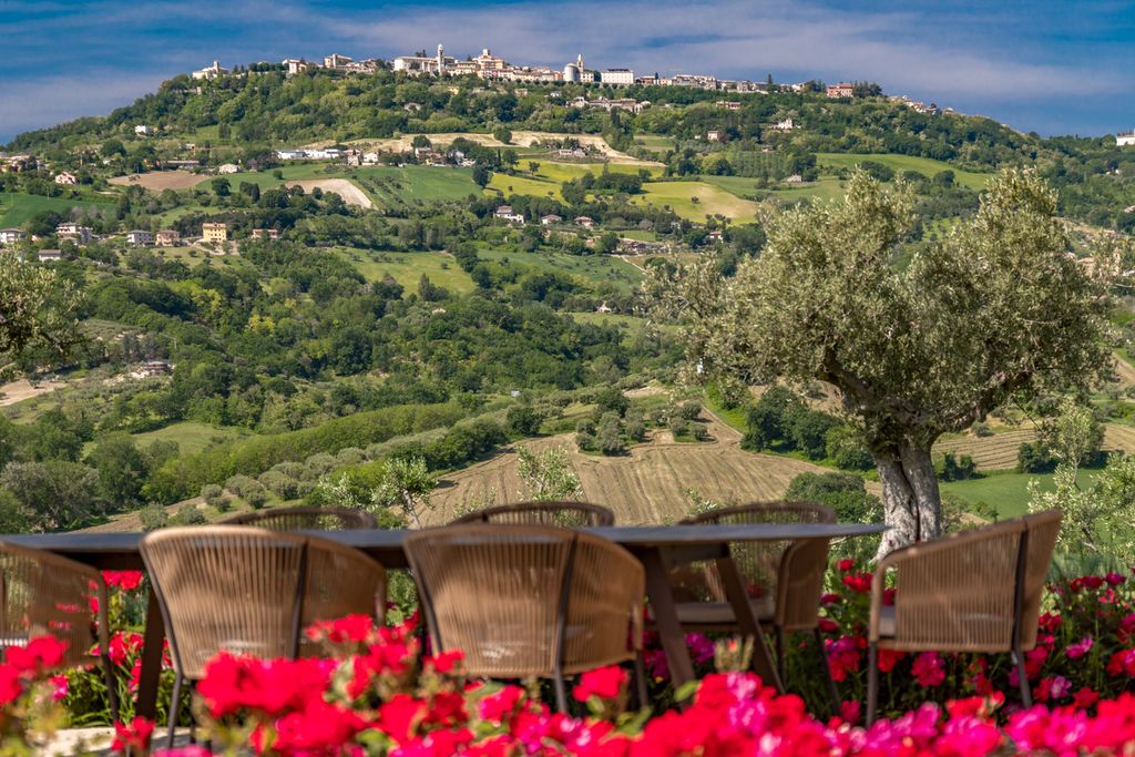 Casale Lipparelli Le Marche Italy Olivers Travels 2