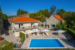 Villa Ciendo Dalmatia Coast Olivers Travels 1