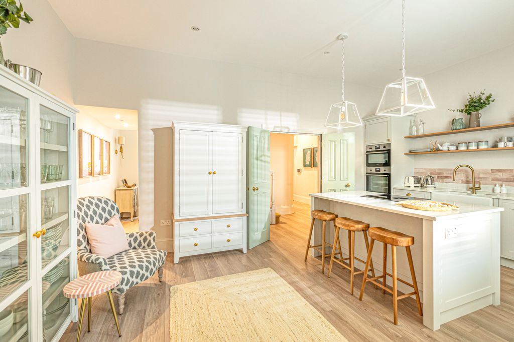 Silver Shell Dorset Olivers Travels 4