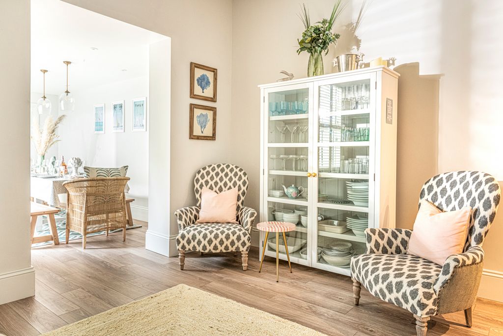 Silver Shell Dorset Olivers Travels 5