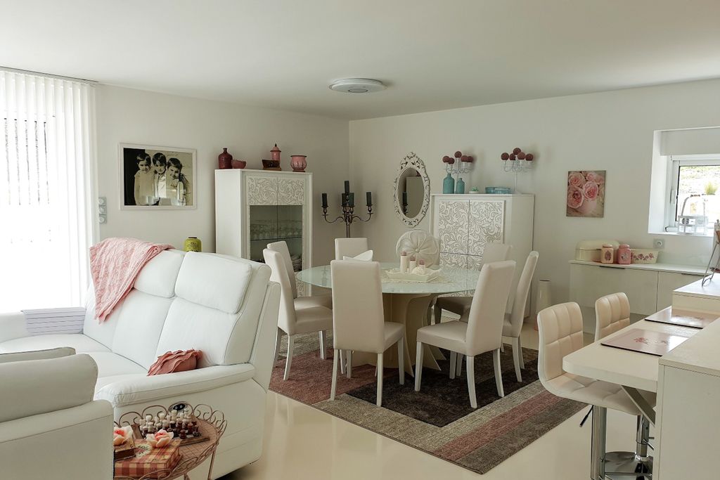 Villa Des Fleurs Dordogne Olivers Travels 1 2