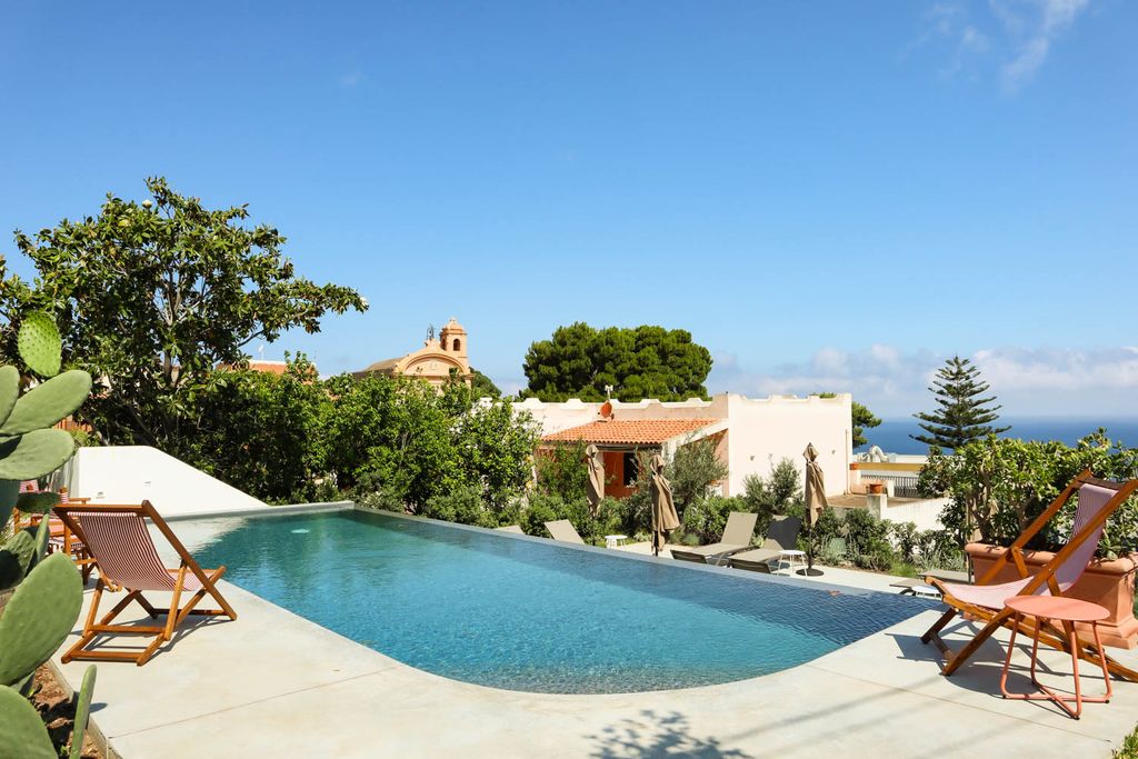 Villa Malfa Sicily Italy OliversTravels 1