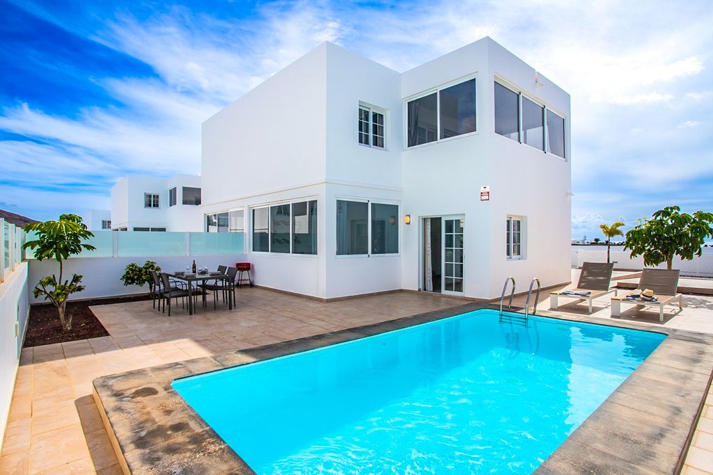 Villa Rubicon Blanca Lanzarote Olivers Travels 1  1 