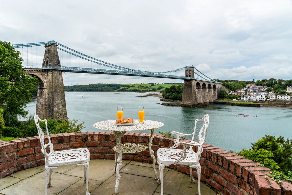 Sunrush House Wales UK OliverTravels 2