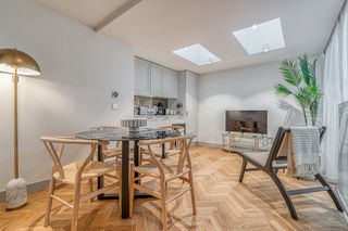 Doreen Apartment London Olivers Travels 1