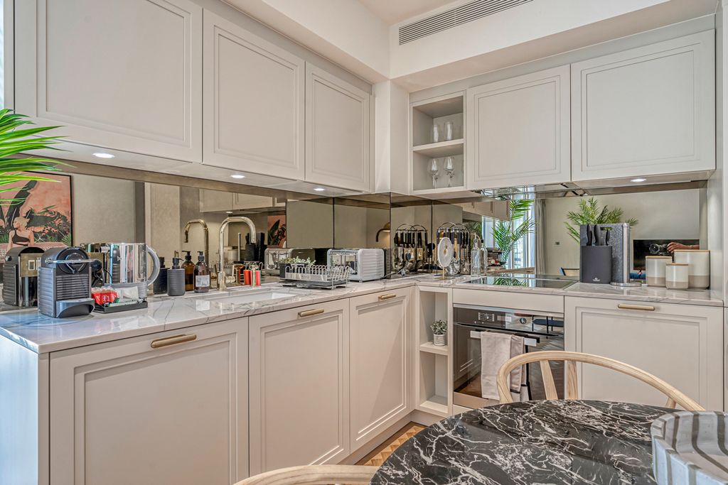 Darcus Apartment London Olivers Travels 5