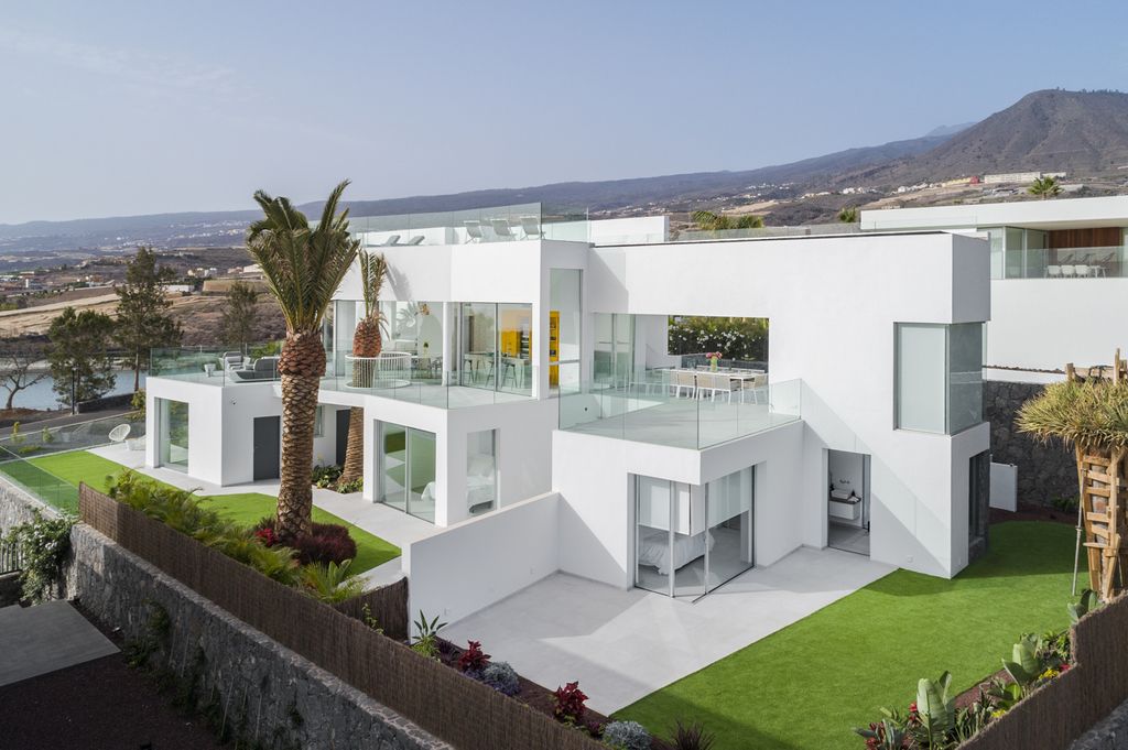 Villa Moderna Golf Tenerife Olivers Travels 01