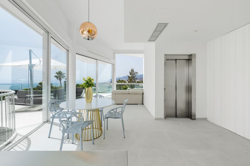 Villa Moderna Golf Tenerife Olivers Travels 04