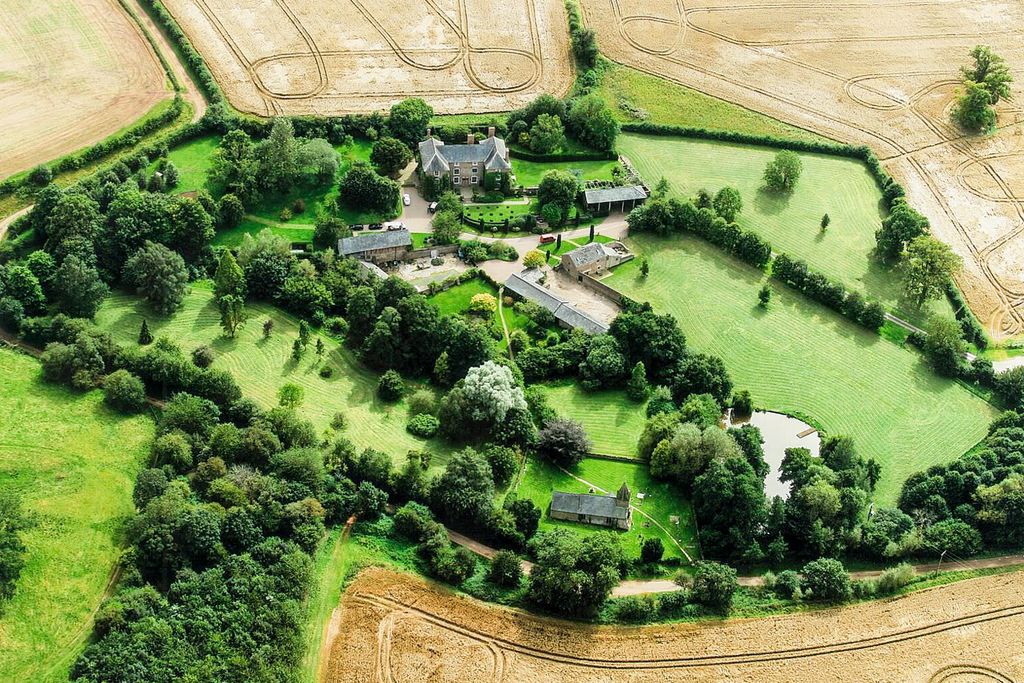Highbrook Court Heart England Olivers Travels 5