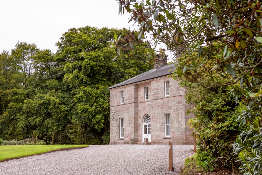 Thorny House Scotland Olivers Travels 5