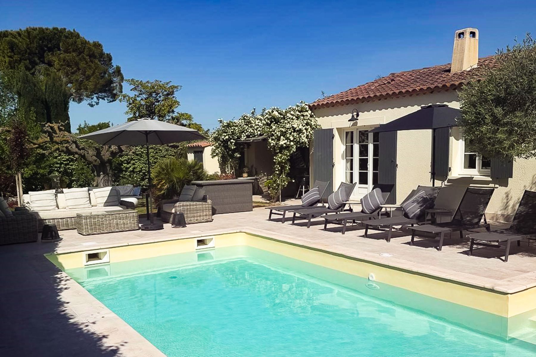 La Maison Fleurie OliversTravel 01