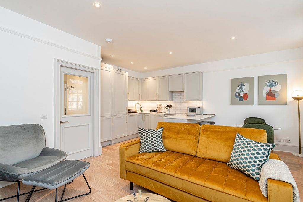 Apartment Dodger London Olivers Travels 3