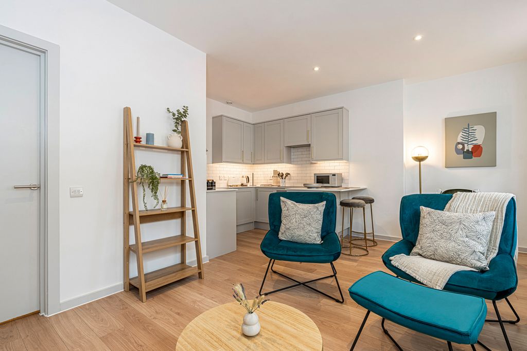 Tunnock Apartment London Olivers Travels 2