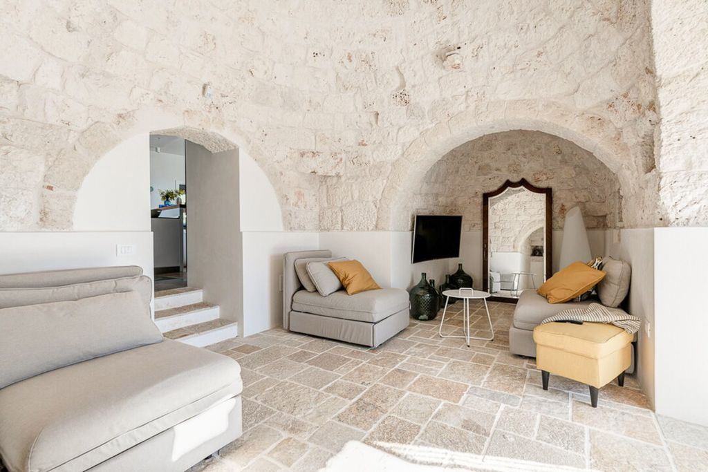Trullo Poesia Puglia Olivers Travels 3