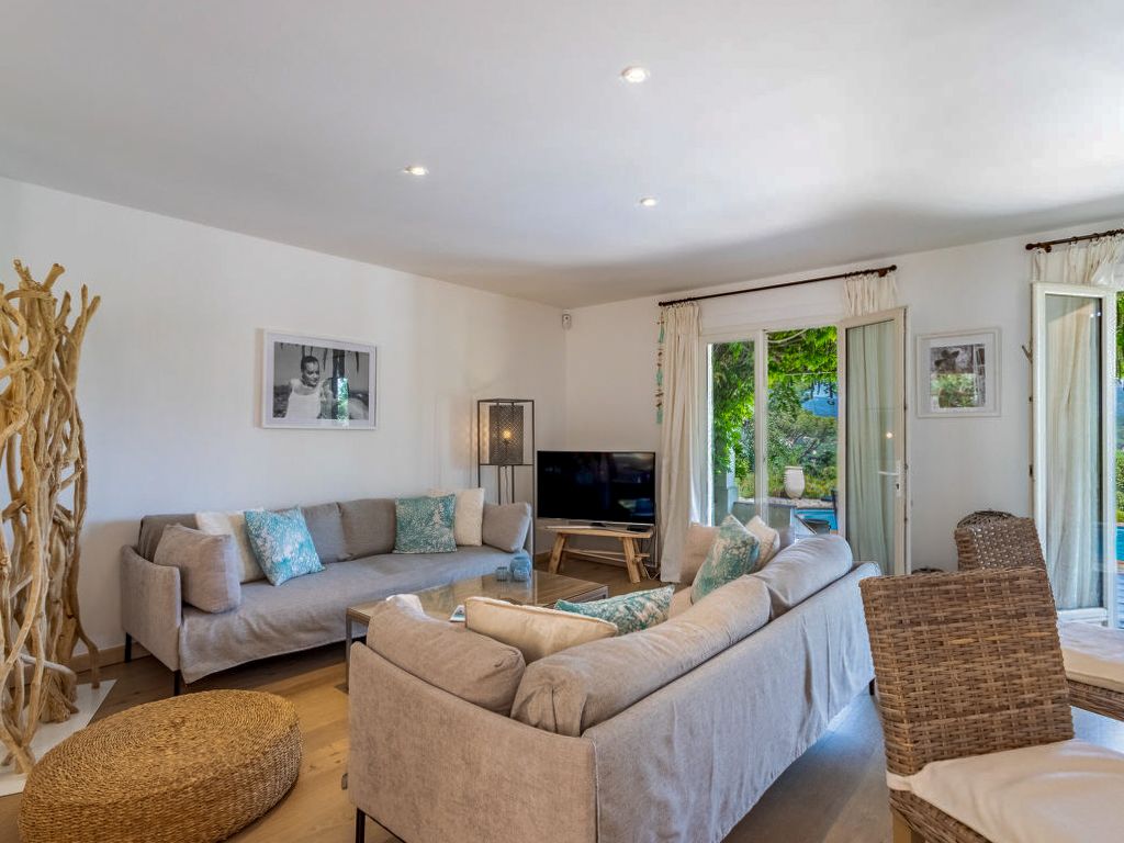 Maison Des Coteaux French Riviera Olivers Travels 3