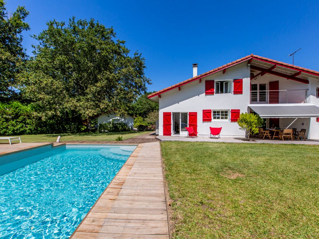 Les Volets Rouges Aquaitaine Olivers Travels 1