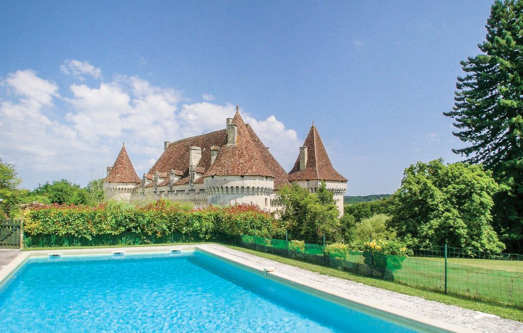 Chateau des Douves Dordogne Olivers Travels 1