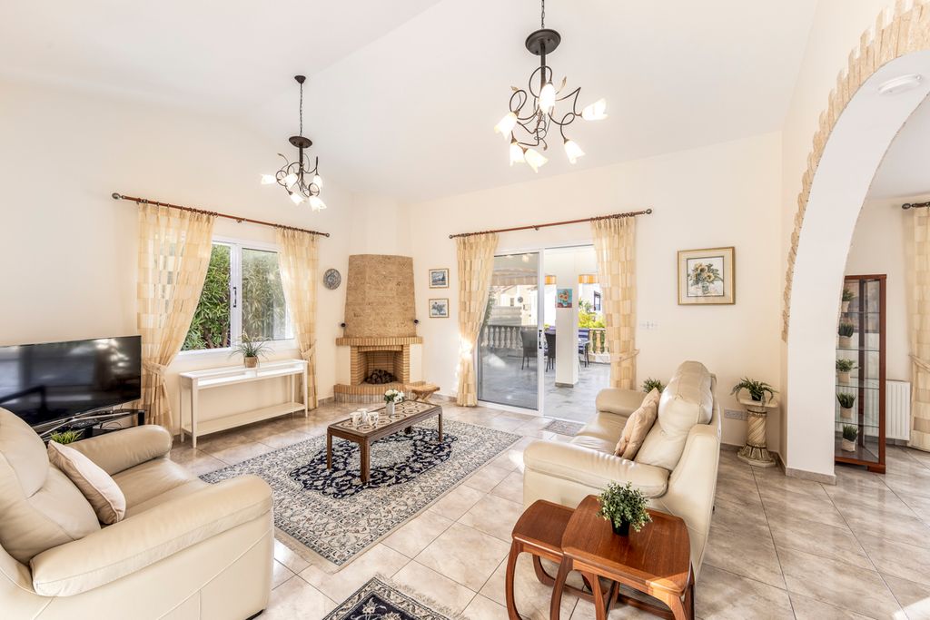 Villa Chrysos Paphos Olivers Travels3