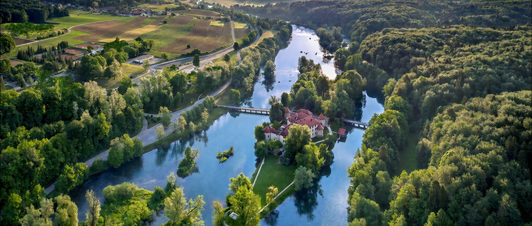 001 chateau otocec central slovenia olivers travels desktop center