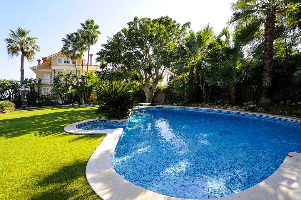 Sitges Platja Stiges Olivers Travels 1