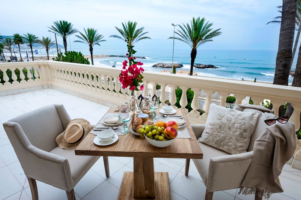 Sitges Platja Stiges Olivers Travels 5