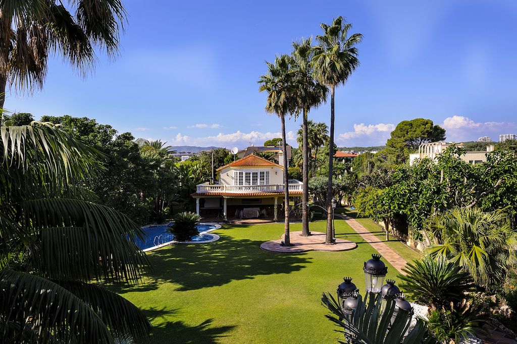 Sitges Platja Stiges Olivers Travels 2