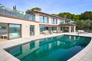 Vestaire French Riviera Olivers Travels 1