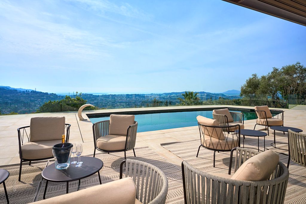 Vestaire French Riviera Olivers Travels 2