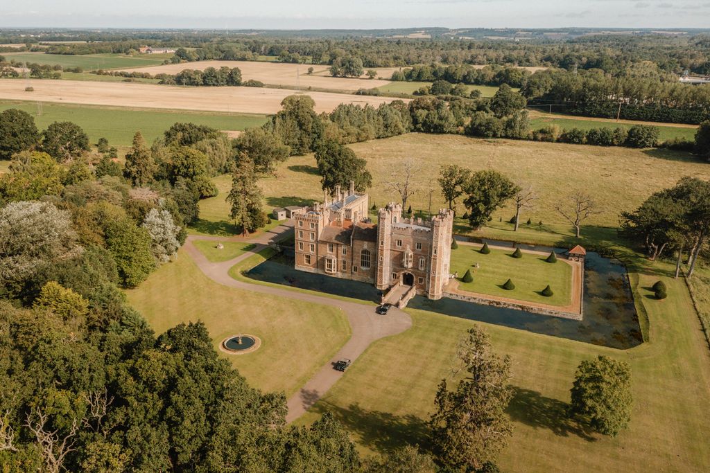 Noblestone Castle Norfolk Olivers Travels 0