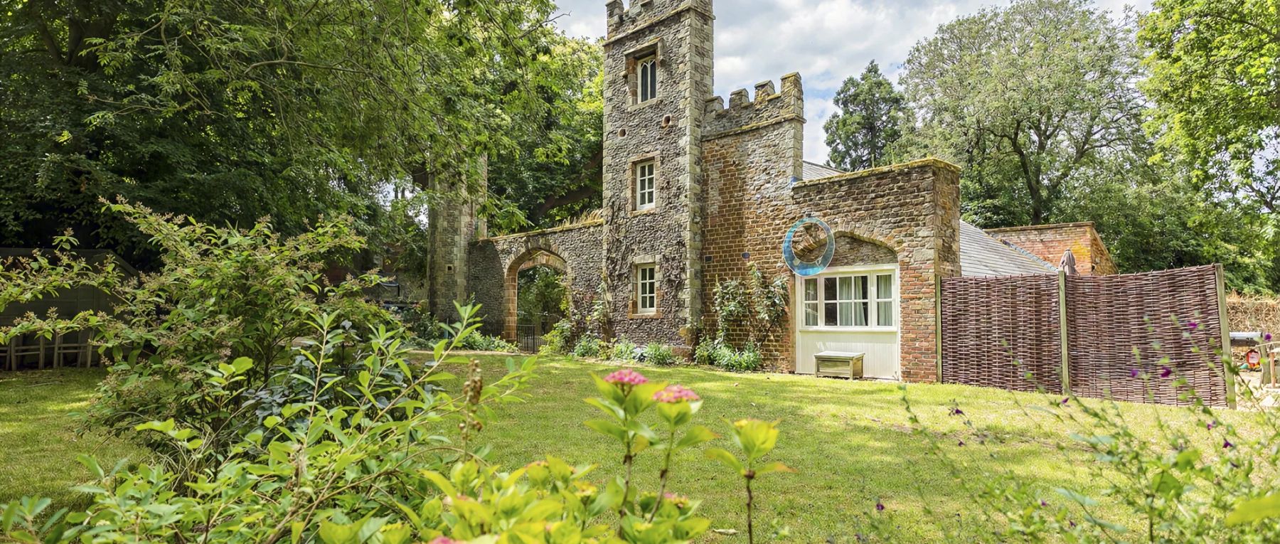 001 inglethorpe folly england olivers travels desktop center