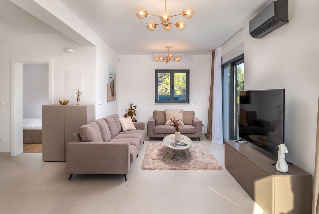 Villa Sarn Dalmatia Coast Olivers Travels 3