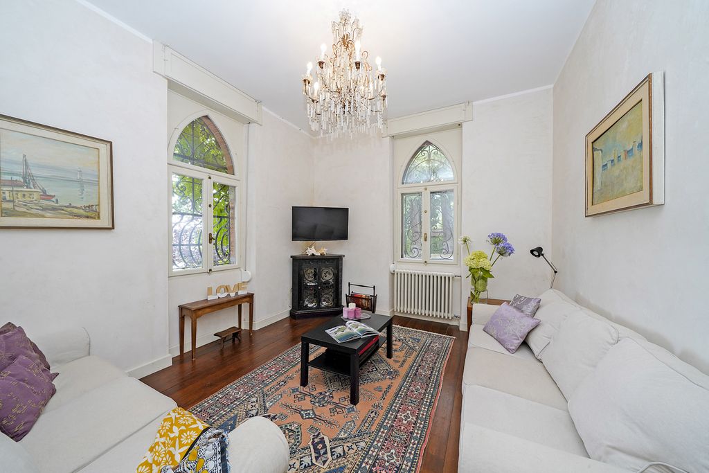 Pulsatilla Lake Garda Olivers Travels 3