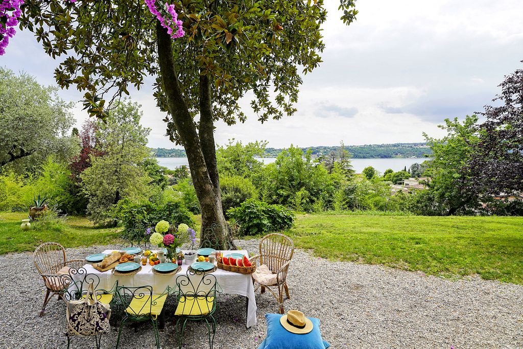 Pulsatilla Lake Garda Olivers Travels 2