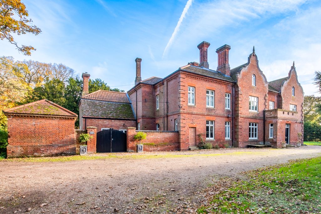 Filigree Manor Norfolk England Olivers Travels 1